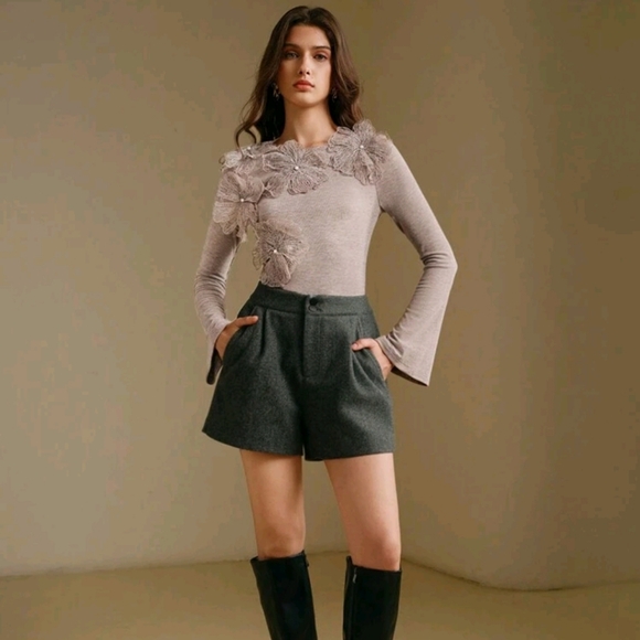 Women's Casual 3D Flower Embroidered T-Shirt, Autumn/Winter - Picture 4 of 4